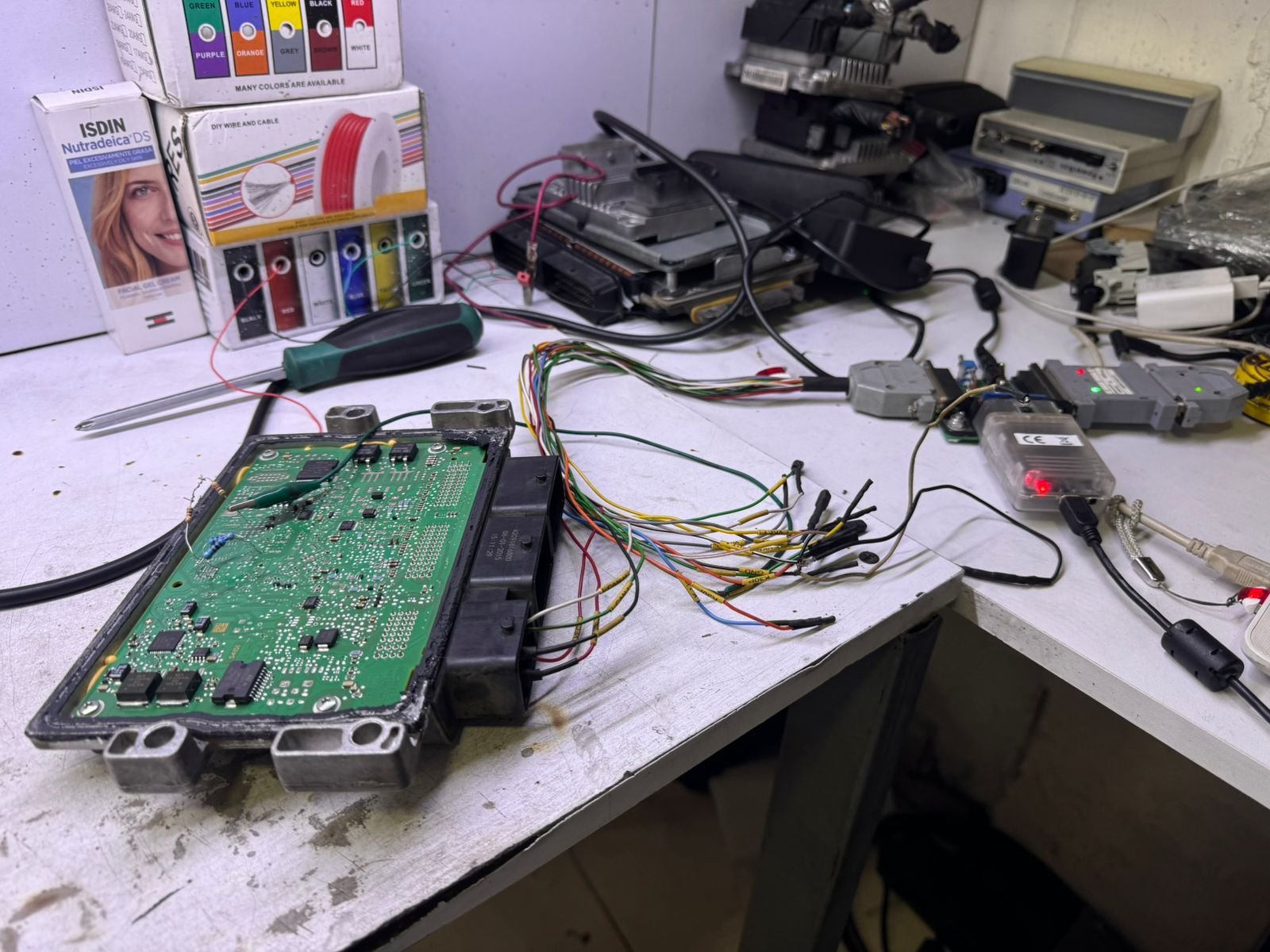Cómo Leer las ECUs EMS3120 y EMS3125 de Renault Logan, Sandero y Duster Usando el Programador Ruso Combiloader en Modo BSL