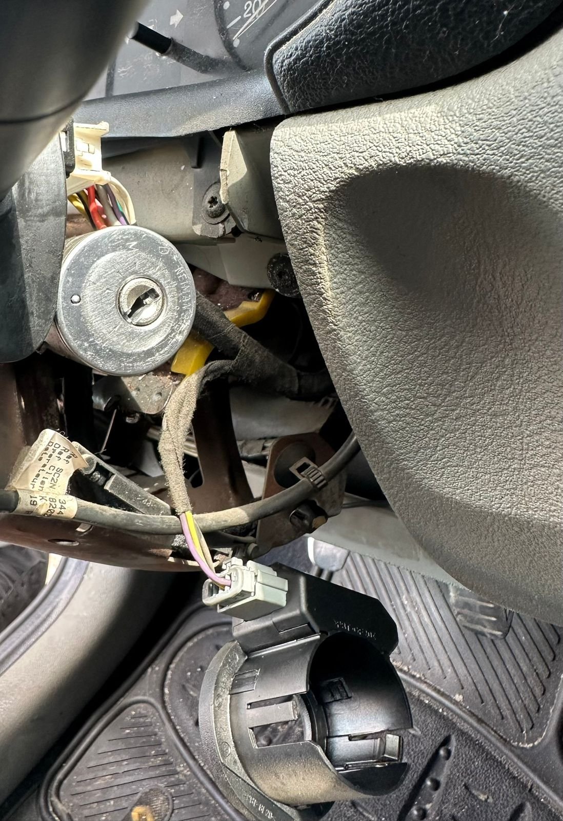 Reparación del Switch de Encendido en Renault Clio, Symbol, Megane y Scenic en Armenia
