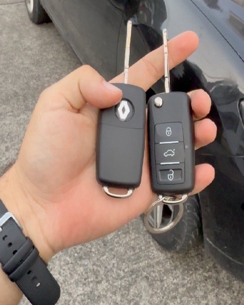 Dos llaves nuevas programadas y probadas para Renault Logan en DigitalKeys Armenia