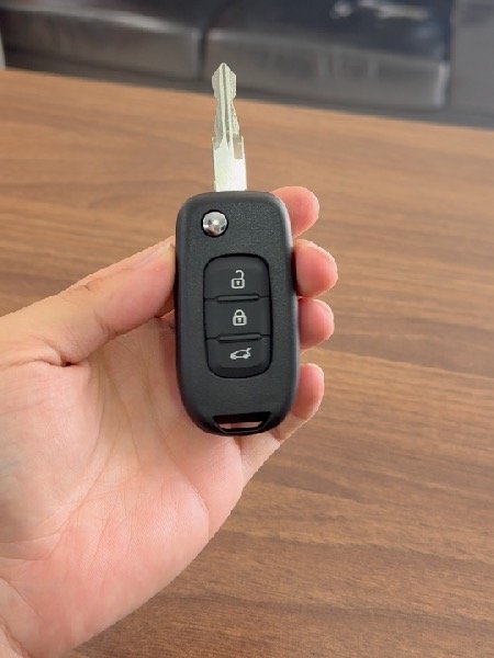 Nuevo duplicado de llave tipo navaja para Renault Sandero Stepway en Armenia