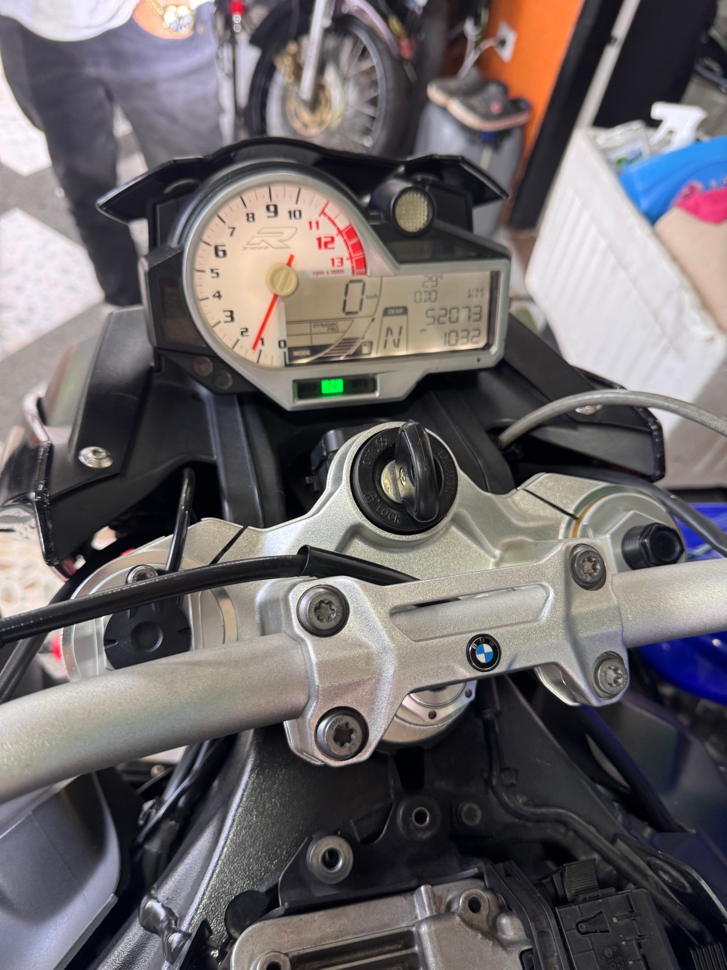 Cómo hicimos una llave para una moto BMW sin llave original en Circasia, Quindío