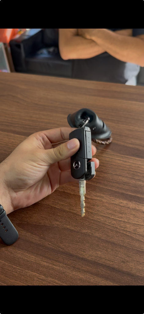 Llave deteriorada y partida de Mazda 2 atendida en Armenia
