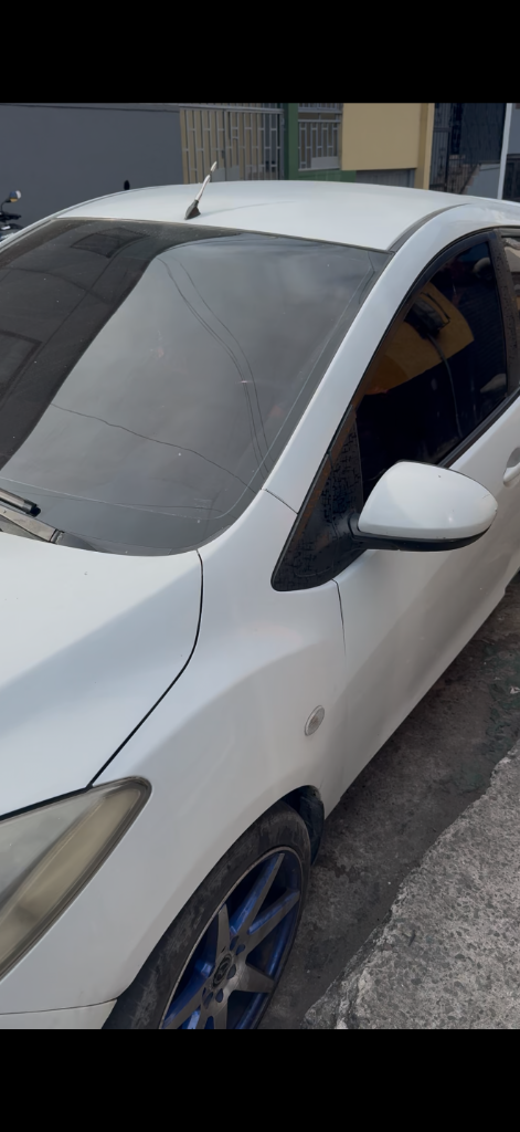 Mazda 2 modelo 2012 blanco listo en Digitalkeys Armenia Quindío